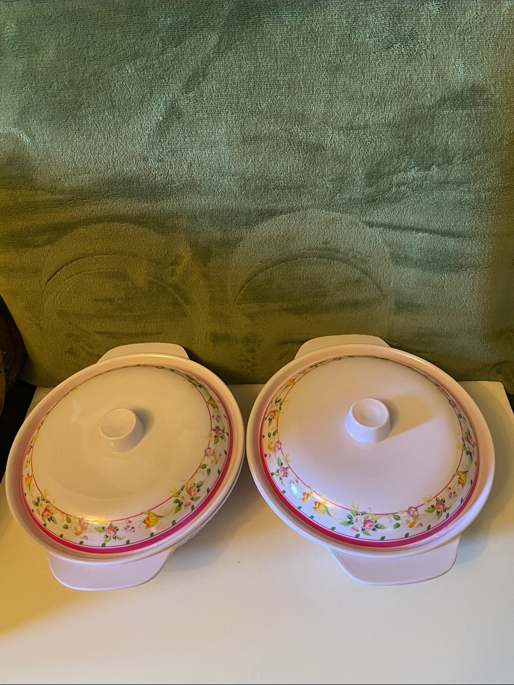 Set of 2 - Melamine pink floral 8”inch Serving Casserole/ Lids and 2- 10” plates